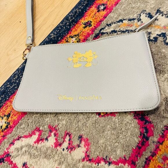 NWOT Limited Edition Disney x Pandora Gray Wristlet - Picture 1 of 4